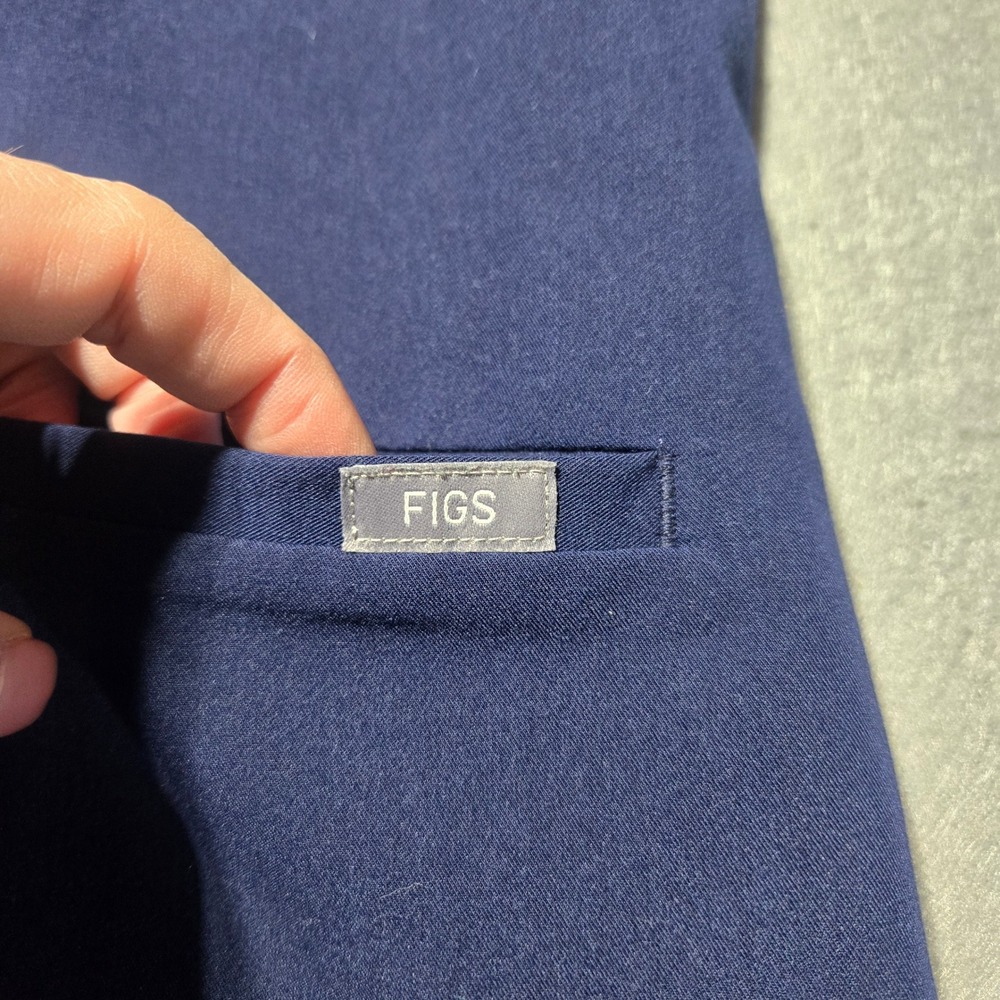 FIGS Casma Three-Pocket Scrub Top Navy Blue V-Neck Technical Collection FW1100 M - Picture 5 of 8